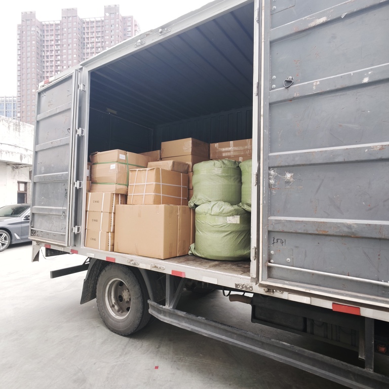 Ouyue Electric'in paslanmaz çelik dağıtım kutuları toplu halde İsrail'e gönderildi: fabrikadan Ningbo Limanı'na, yurt dışı şarj yığını projelerine güçlü destek sağlıyor